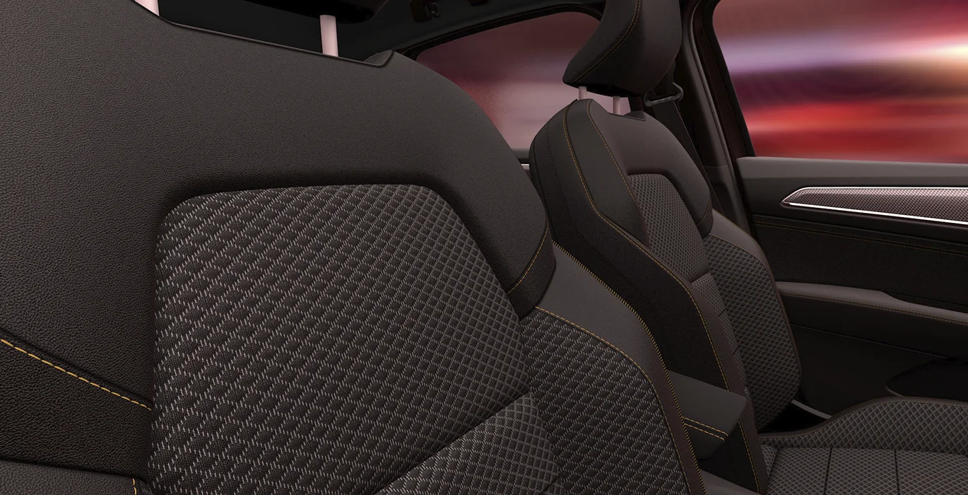 RENAULT Arkana Techno. E Tech Full Hybrid asientos | Avanti Renting