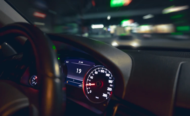 el control de velocidad el copiloto invisible de la carretera cuadrada 2 | Avanti Renting
