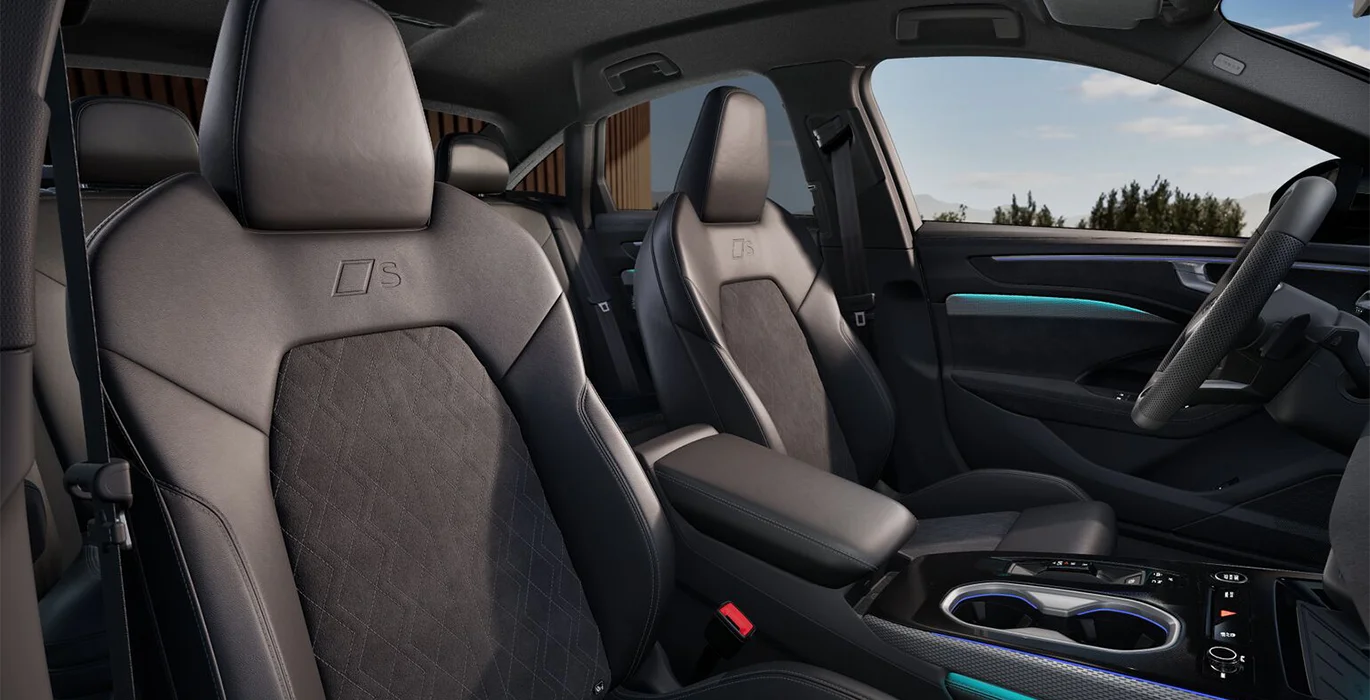 AUDI A6 TDI 150kW 204CV S Tronic Black Line interior delantera II | Avanti Renting