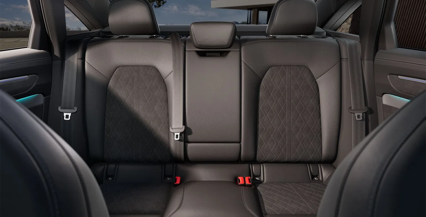 AUDI A6 TDI 150kW 204CV S Tronic Black Line interior trasera | Avanti Renting