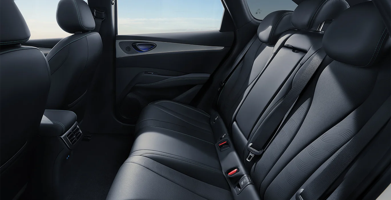 BYD Seal 6 DM-I Boost Touring 4 BYD Seal 6 DM I Boost Touring interior trasera | Avanti Renting