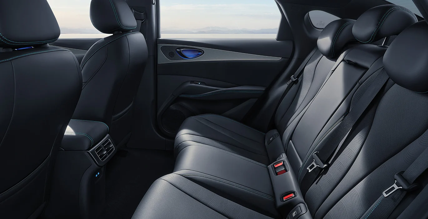 BYD Seal 6 DM-I Comfort 4 BYD Seal 6 DM I Boost interior trasera | Avanti Renting
