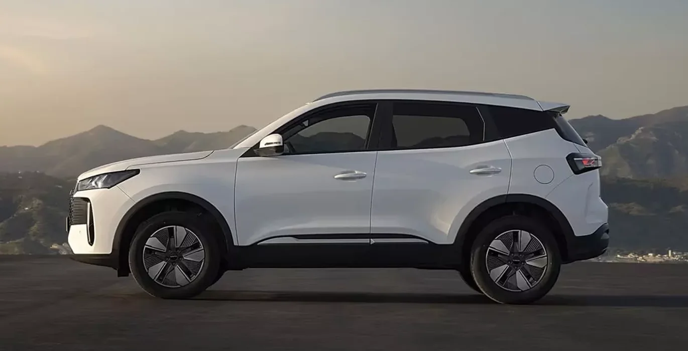 EBRO s400 1.5 DHE HEV Excellent CVT 1 EBRO s400 1.5 DHE HEV Excellent CVT lateral | Avanti Renting