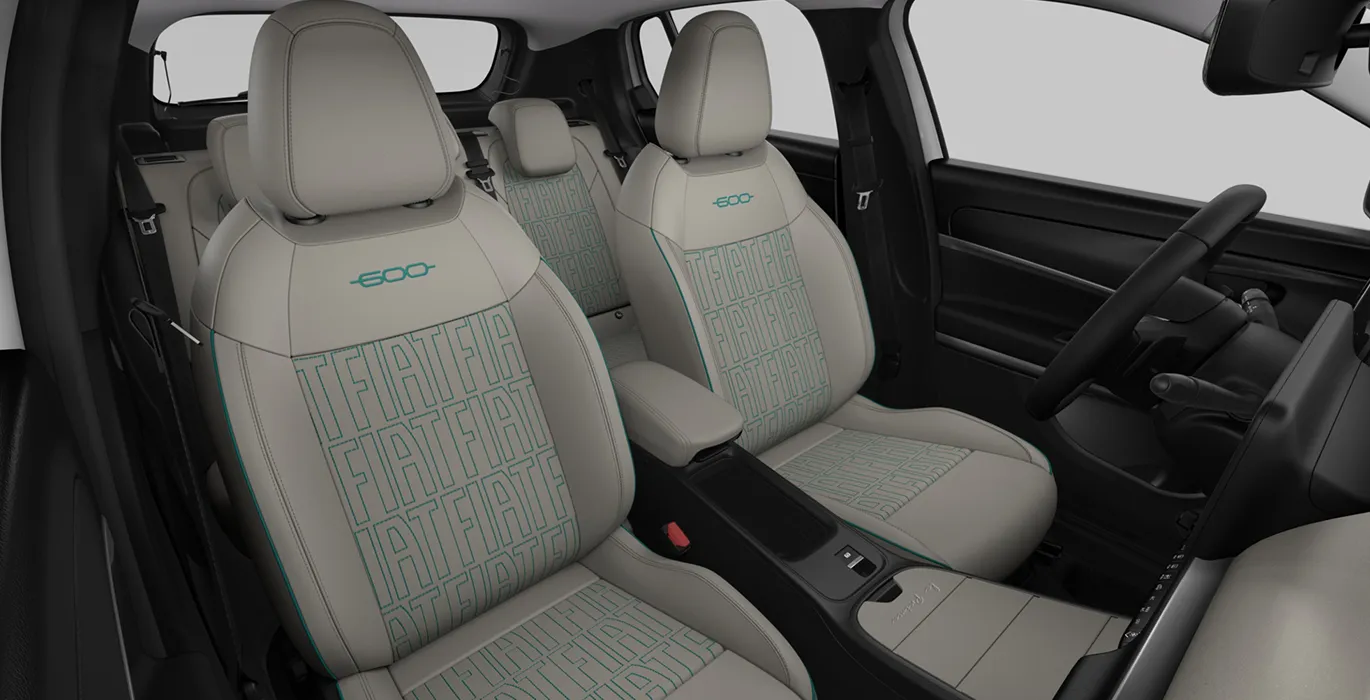 Fiat 600 MHEV LA PRIMA 1.2 145CV DDCT (AUTOMÁTICO) 4 Fiat 600 MHEV LA PRIMA 1.2 145CV DDCT AUTOMATICO interior trasera | Avanti Renting