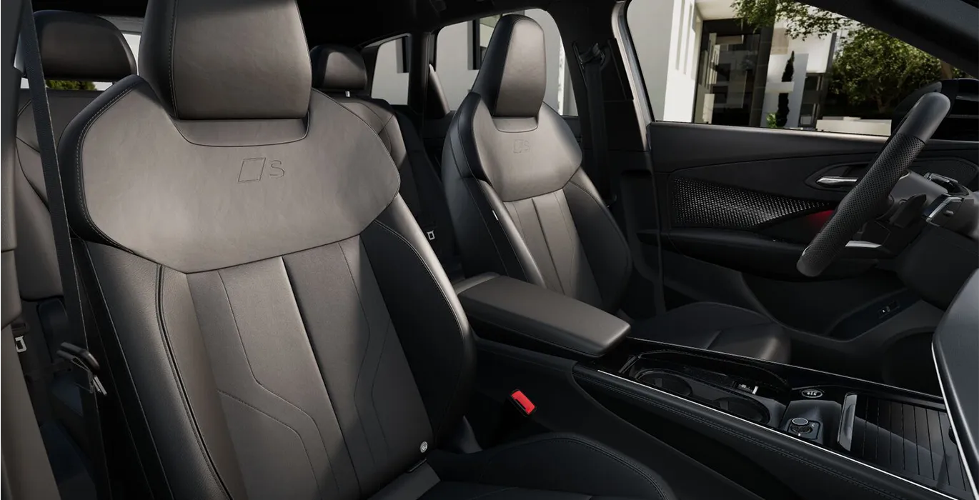 Audi Q3 S Line TFSI Stronic 4 Audi Q3 S Line TFSI Stronic interior delantera II | Avanti Renting