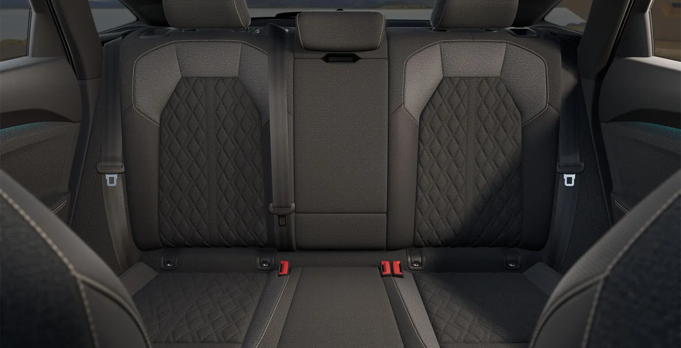 Audi Q5 Sportback S Line TFSI S Tronic interior trasera | Avanti Renting
