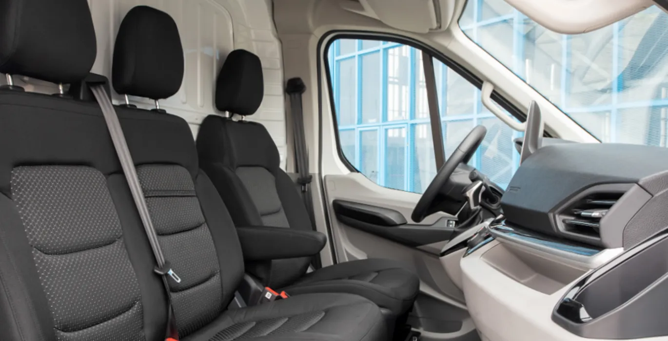 MAXUS eDeliver 9 L3H2 interior delantera II | Avanti Renting