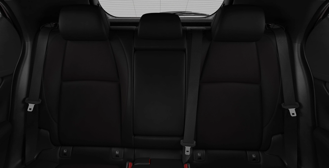 MAZDA 3 2.5L E SKY G MHEV PRIME LINE MANUAL interior trasera | Avanti Renting