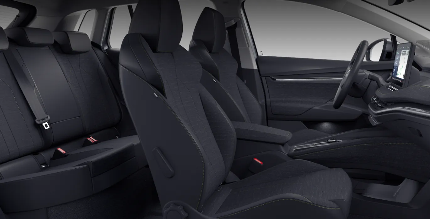 SKODA Elroq 150kW 204CV 63kWh interior trasera | Avanti Renting