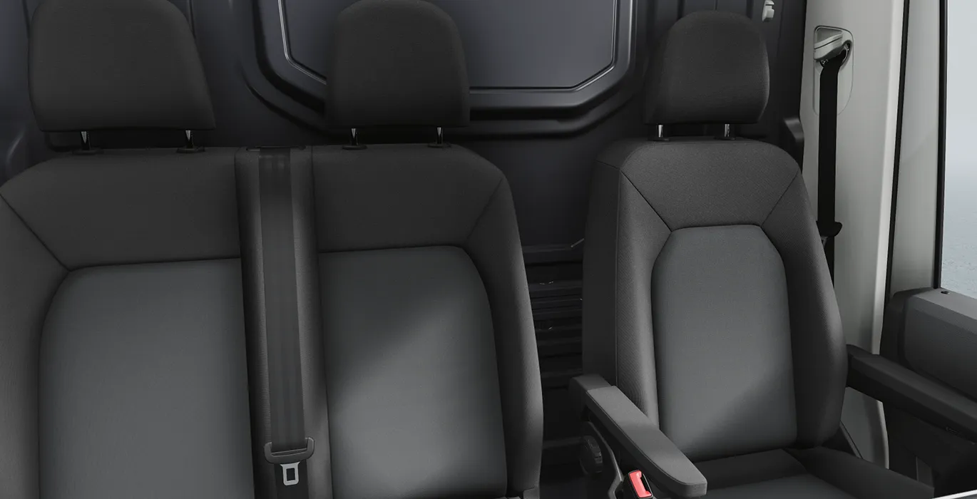 Volkswagen Crafter 35 Furgón BL TA L4H3 2.0 TDI 103kW (140CV) - ISOTERMO 5 VOLKSWAGEN Crafter 35 Furgon BL TA L4H3 2.0 TDI 103kW 140CV ISOTERMO interior delantera III | Avanti Renting