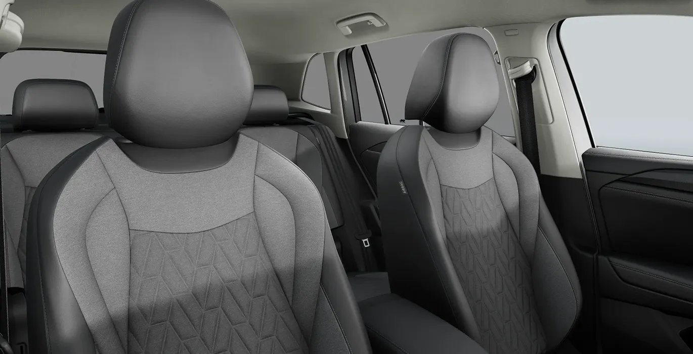 Volkswagen Tiguan Mas 1.5 TSI eHybrid 150kW 204CV DSG interior delantera II | Avanti Renting