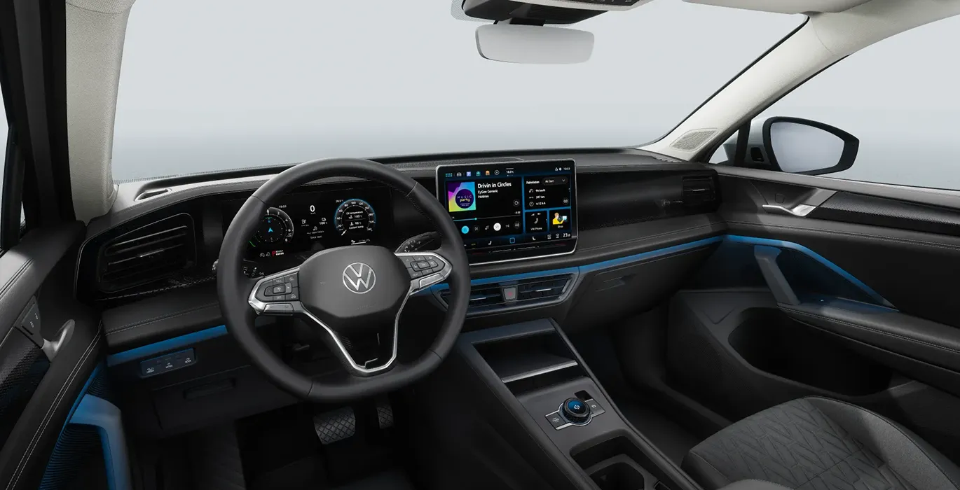 Volkswagen Tiguan Mas 1.5 TSI eHybrid 150kW 204CV DSG interior delantera | Avanti Renting