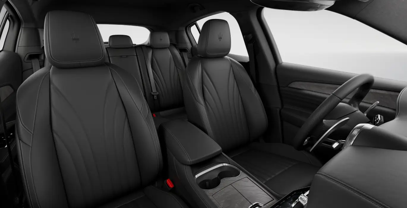 MASERATI Grecale L4 MHEV AWD interior delantera II | Avanti Renting