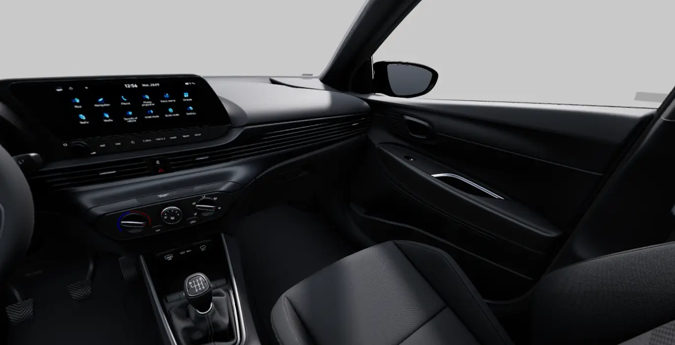 Hyundai i20 1.0T Black Line 90cv MY26 interior delantera II | Avanti Renting