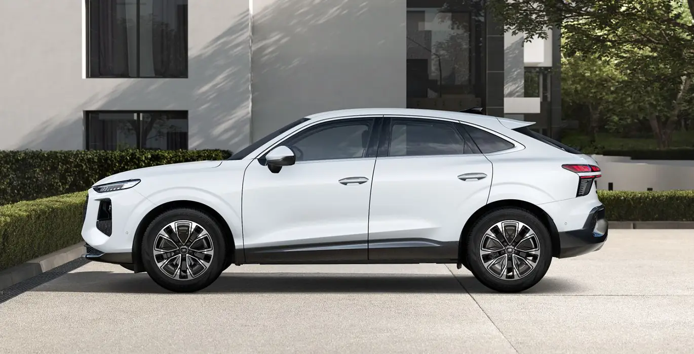 AUDI Q3 Sportback Advanced TDI 110kW S Tronic lateral blanco | Avanti Renting