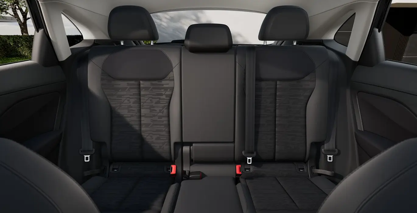 Audi Q3 Sportback Advanced TFSI 110kW S Tronic interiro trasera | Avanti Renting