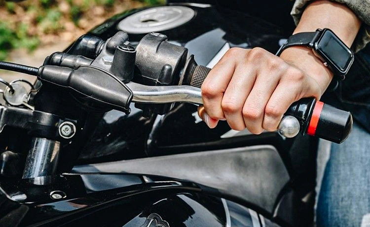 ¿Dónde está el embrague de una moto? 10 Donde esta el embrague de una moto 2 | Avanti Renting