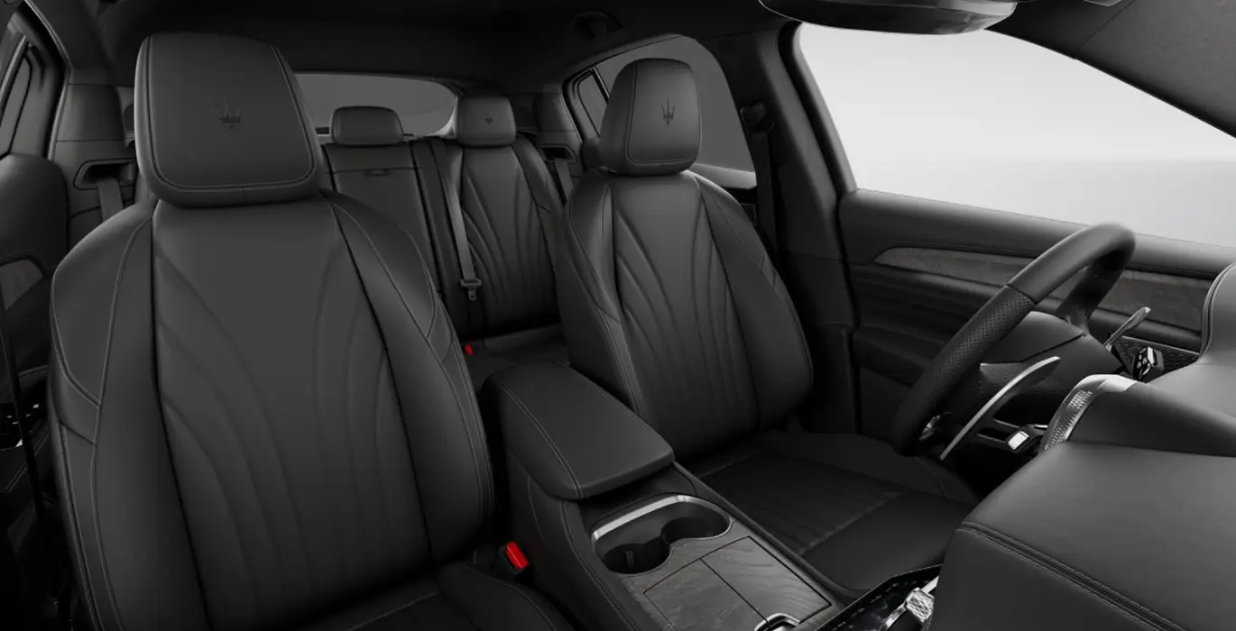 MASERATI Grecale L4 MHEV 300CV AWD interior delantera II | Avanti Renting