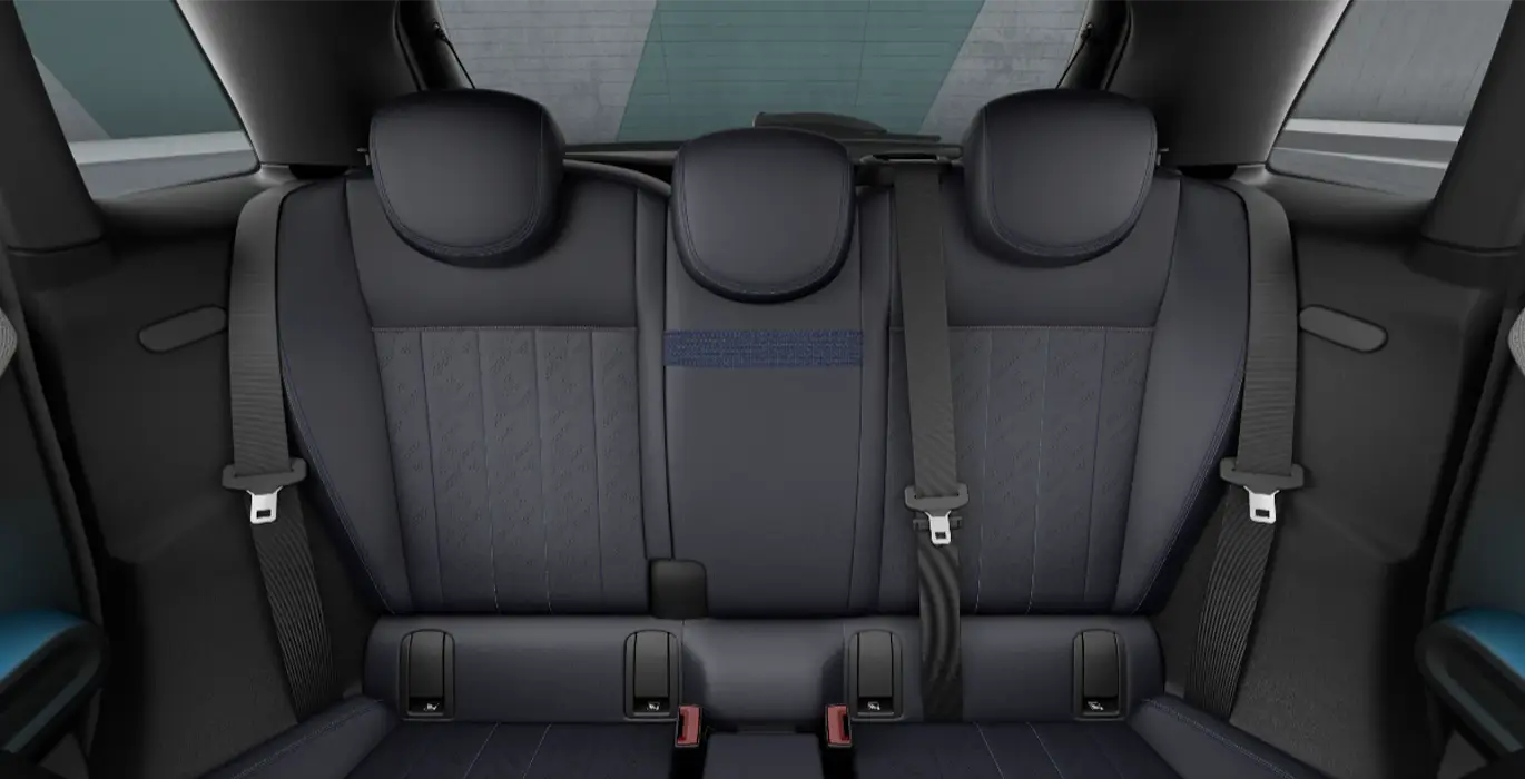 MINI Cooper 5 Puertas C Favoured 115kW interior trasera | Avanti Renting