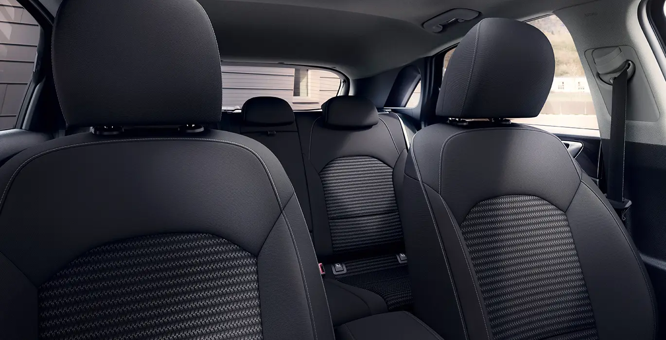 KIA Ceed 1.0 T GDi Drive interior trasera | Avanti Renting
