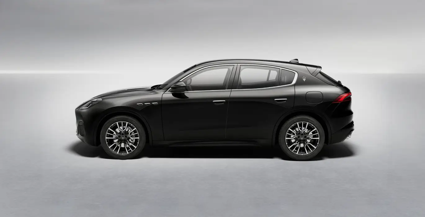 MASERATI Grecale L4 MHEV 300CV AWD II negro lateral | Avanti Renting