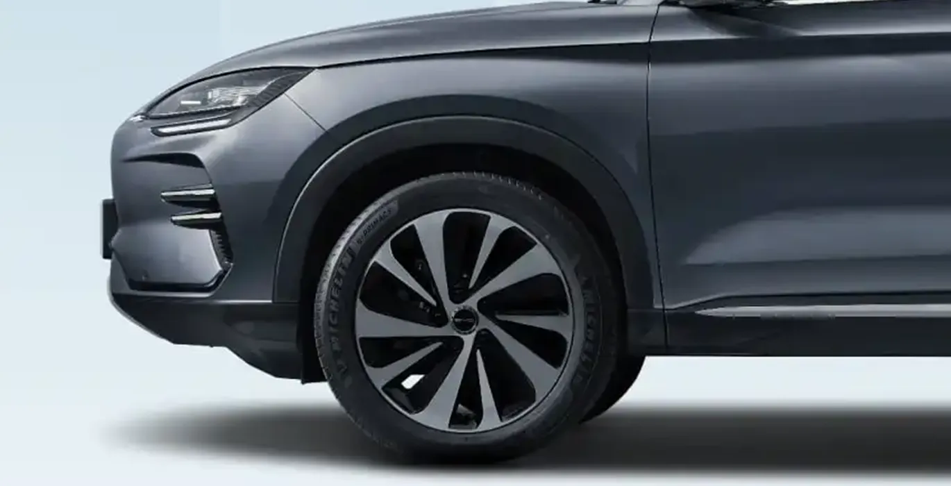 BYD Seal U Comfort 1 BYD Seal U Comfort rueda gris oscuro | Avanti Renting