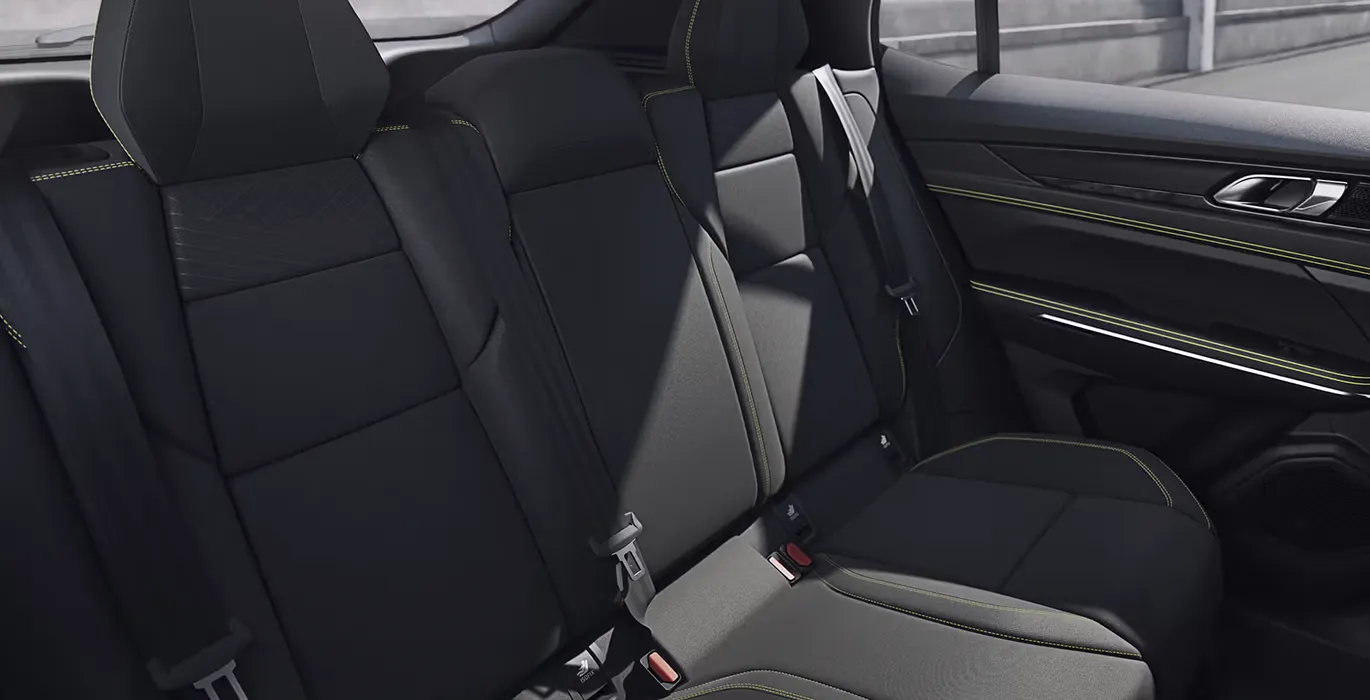 Lynk Co 01 Core interior trasera | Avanti Renting
