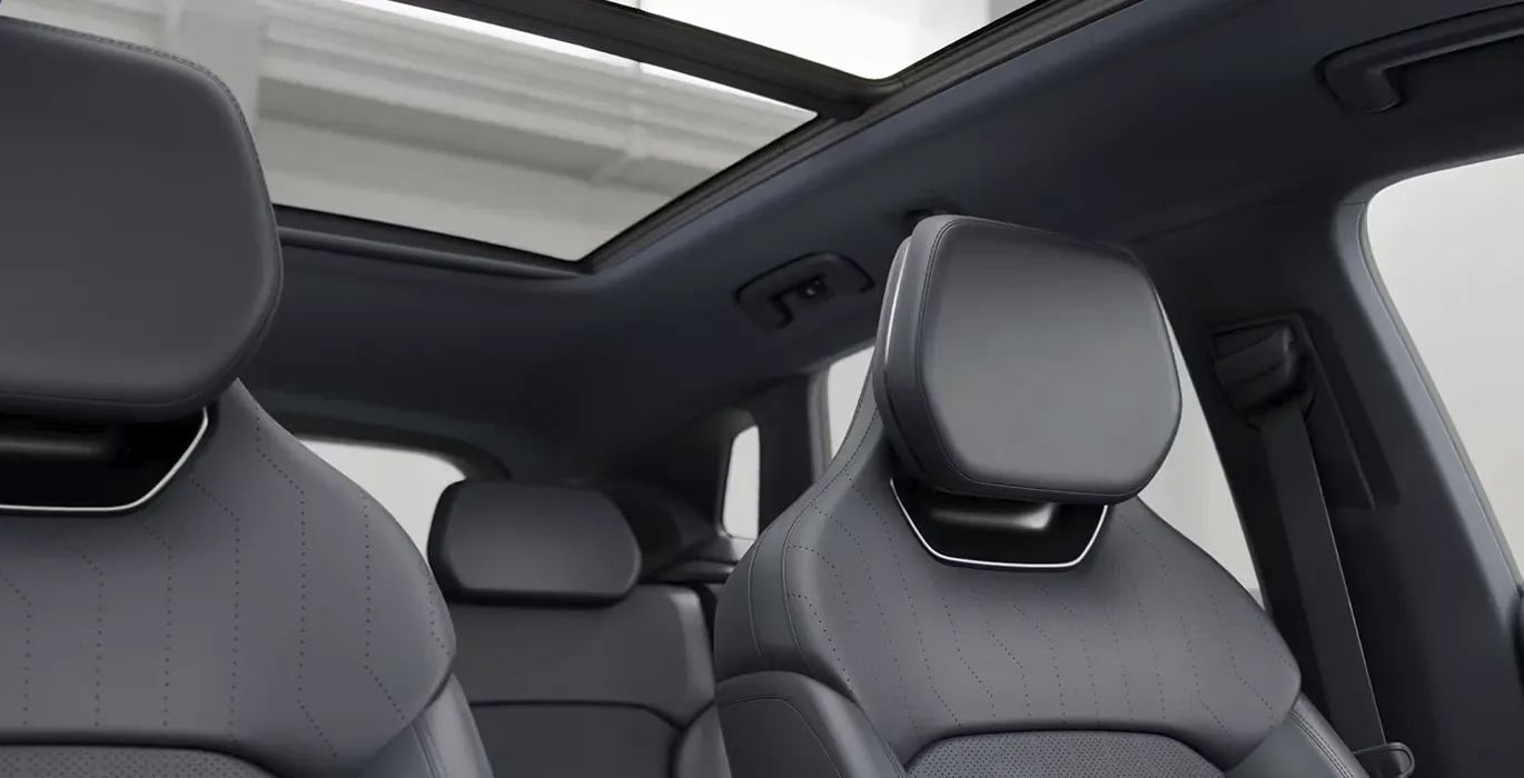 Lynk Co 08 1.5 PHEV Core interior delantera II | Avanti Renting