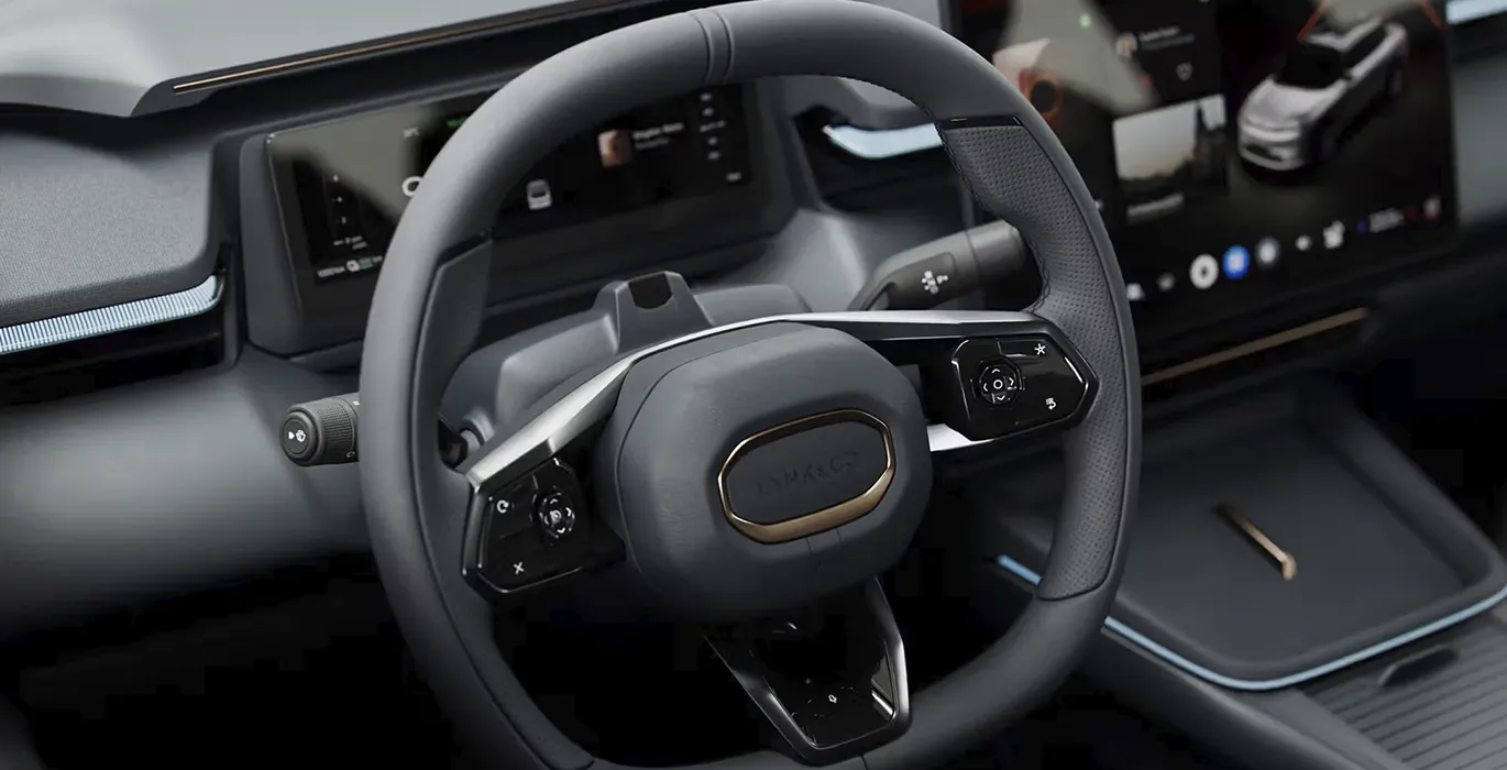 Lynk Co 08 1.5 PHEV Core interior delantera | Avanti Renting
