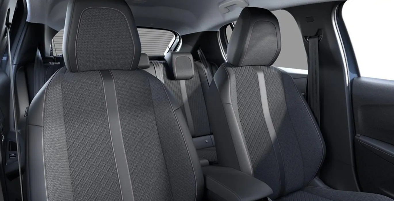Peugeot 208 Hybrid 145 eDCS6 interior trasera | Avanti Renting