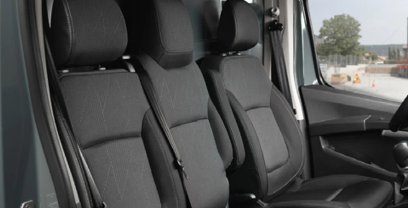 Nissan Primastar Furgón 2.0 DCI S&S L1H1 Acenta 110CV (MERCANCÍAS PROPIAS) 2 Nissan Primastar 2.0dCi L1H1 1T Acenta interior asientos | Avanti Renting