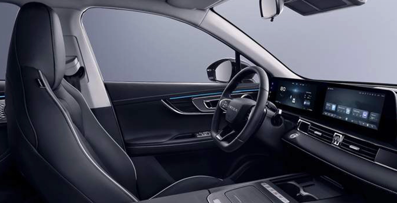 Omoda 5 EV 61kWh Pure 155kW interior delantera | Avanti Renting