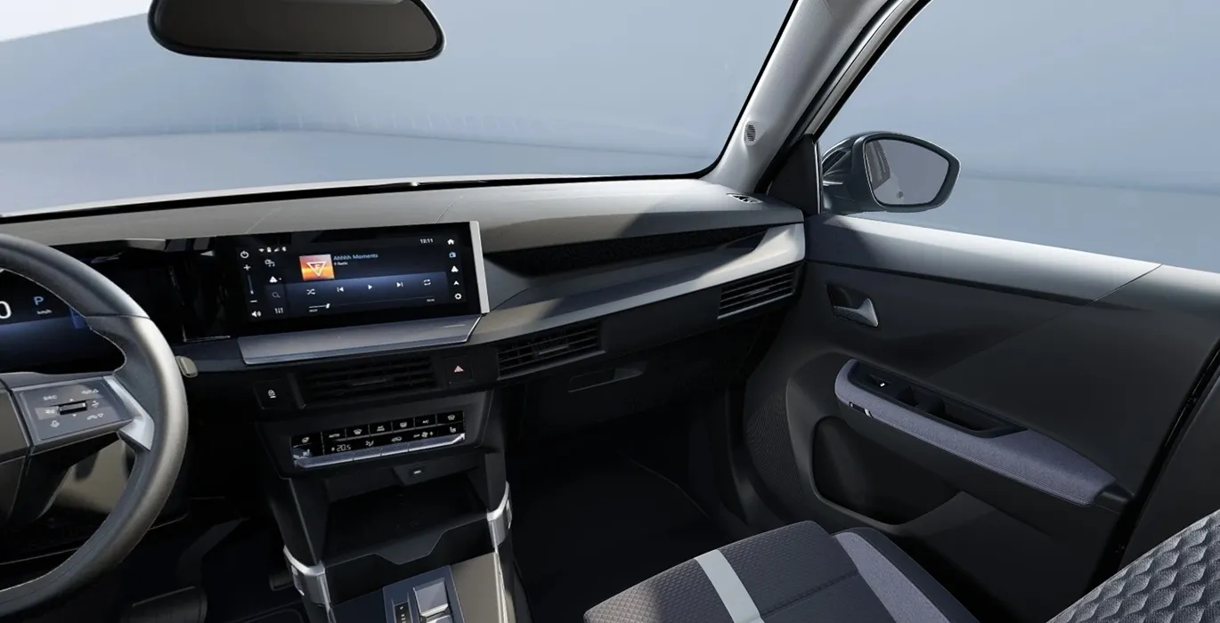 Opel Frontera 1.2T XHT Hybrid EDCT6 107kW Ultimate interior delantera II | Avanti Renting