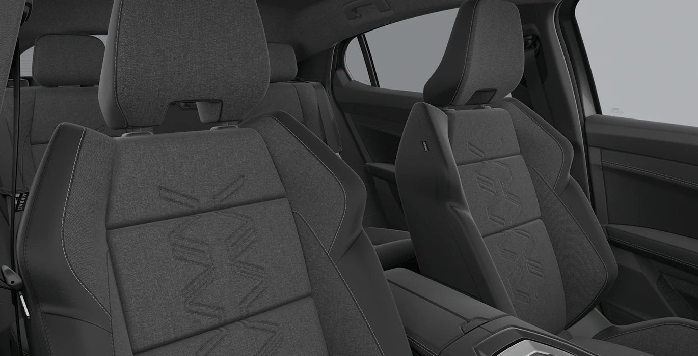 RENAULT RAFALE TECHNO E TECH FULL HYBRID interior trasera | Avanti Renting