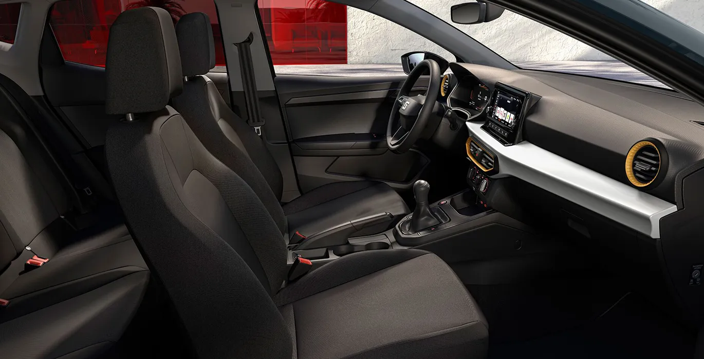 Seat Ibiza 5P 1.0 MPI 70kW 80CV StartStop MY26 interior delantera | Avanti Renting