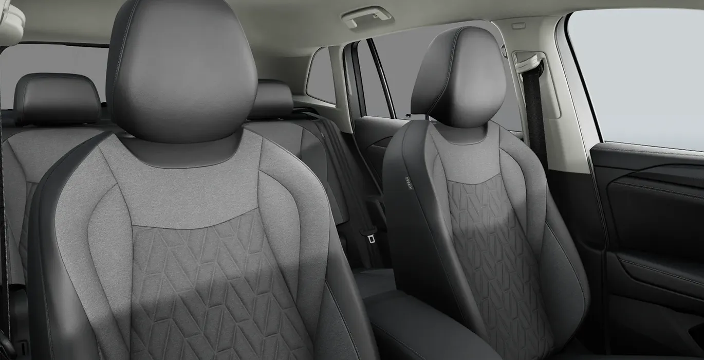 Volkswagen Tiguan Mas 1.5 eTSI DSG interior delantera II | Avanti Renting