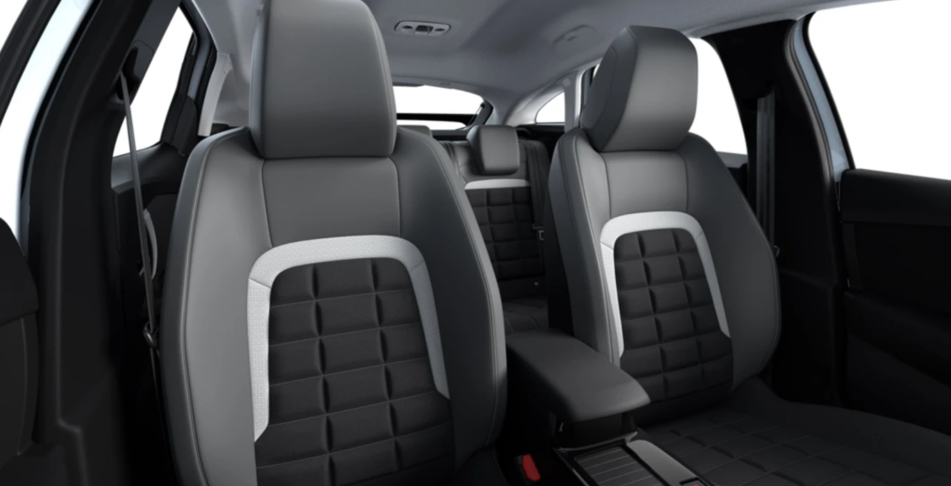 CITROEN C4 Hybrid145CV Business Edition interior trasera | Avanti Renting