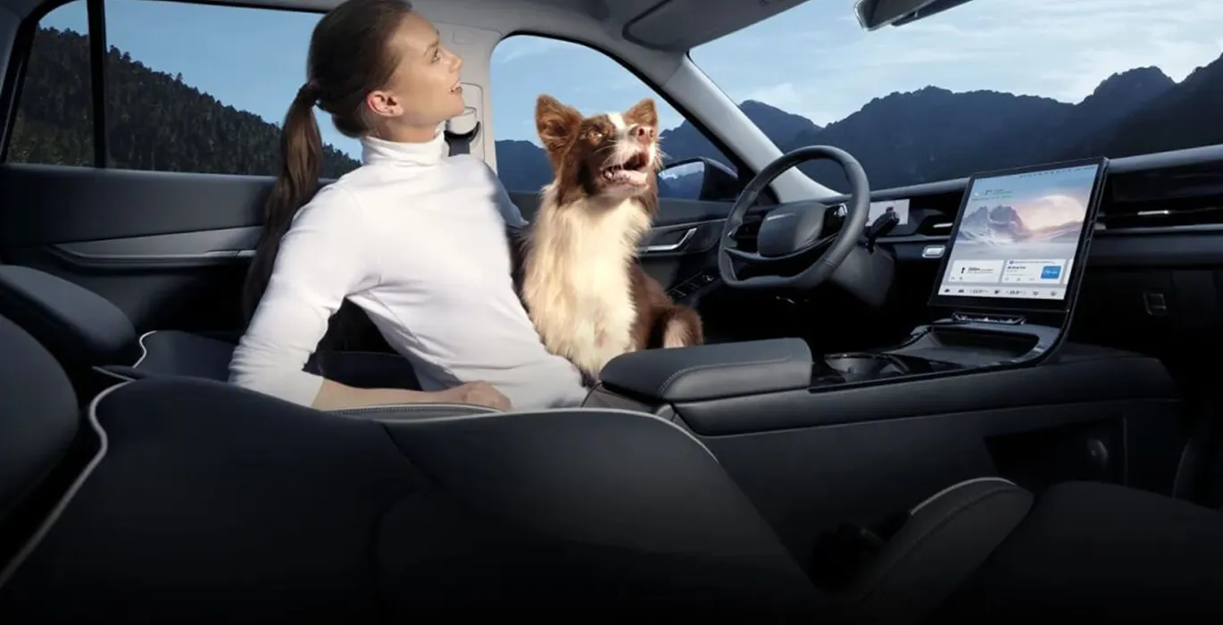 Jaecoo 5 Hibrido Pure 1.5 TGDI 165kW 224CV 4x2 interior delantera | Avanti Renting