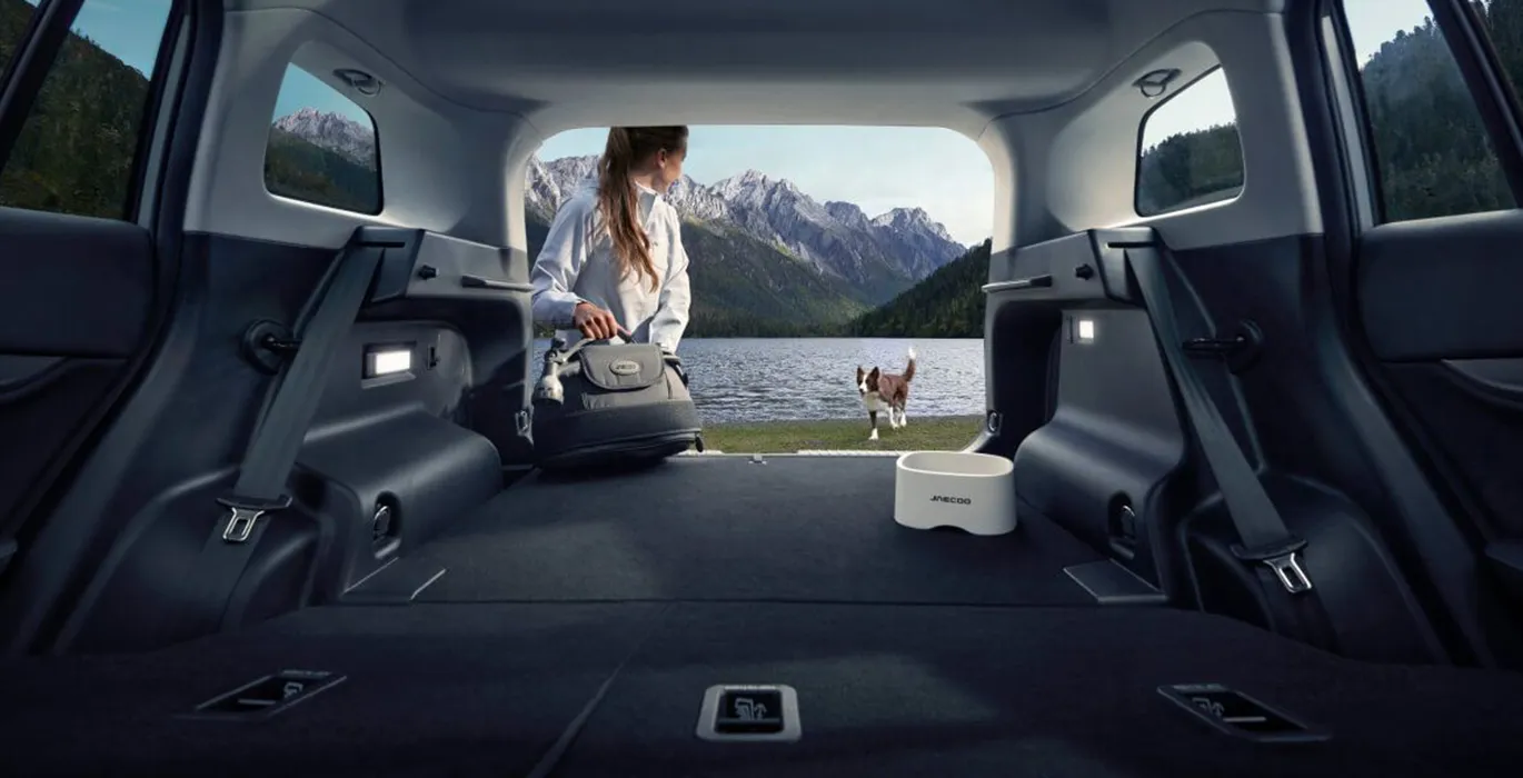 Jaecoo 5 Hibrido Pure 1.5 TGDI 165kW 224CV 4x2 interior trasera | Avanti Renting