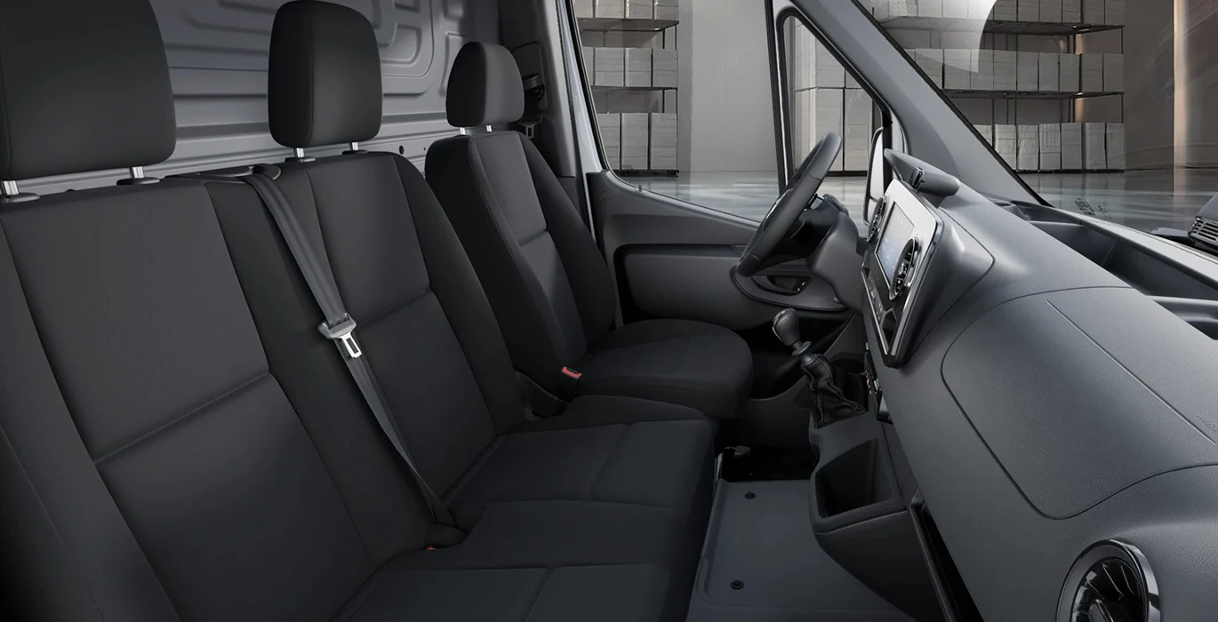 Mercedes Benz Sprinter 315 CDI Medio Pro interior delantera II | Avanti Renting