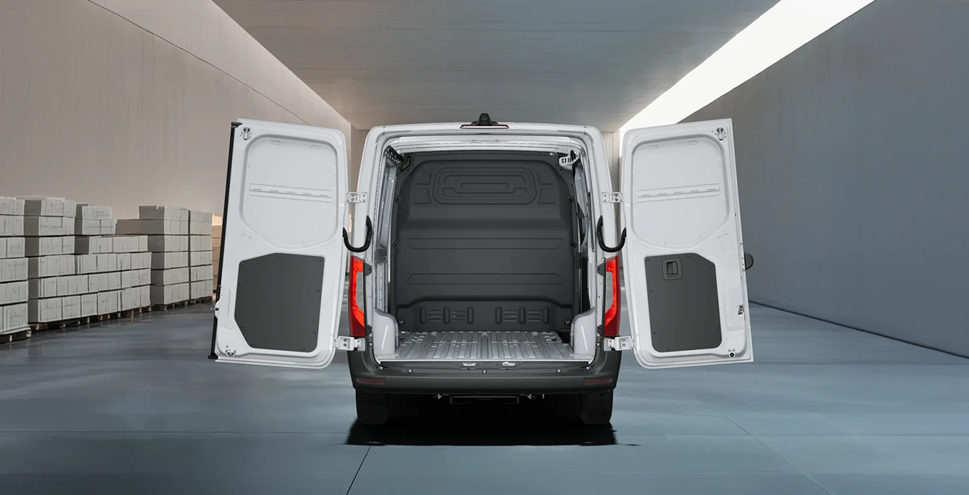Mercedes Benz Sprinter 315 CDI Medio Pro interior trasera | Avanti Renting