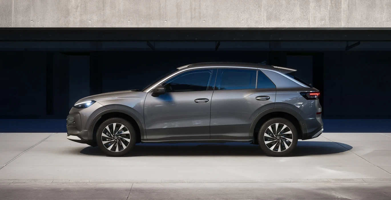 VOLKSWAGEN T-ROC Match 1.5 eTSI 150CV DSG 2 VOLKSWAGEN T ROC Match 1.5 eTSI 150CV DSG lateral gris | Avanti Renting