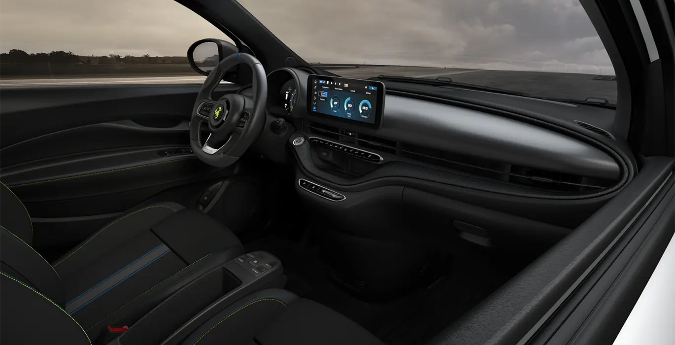 Abarth 500e 42kWh interior delantera II | Avanti Renting