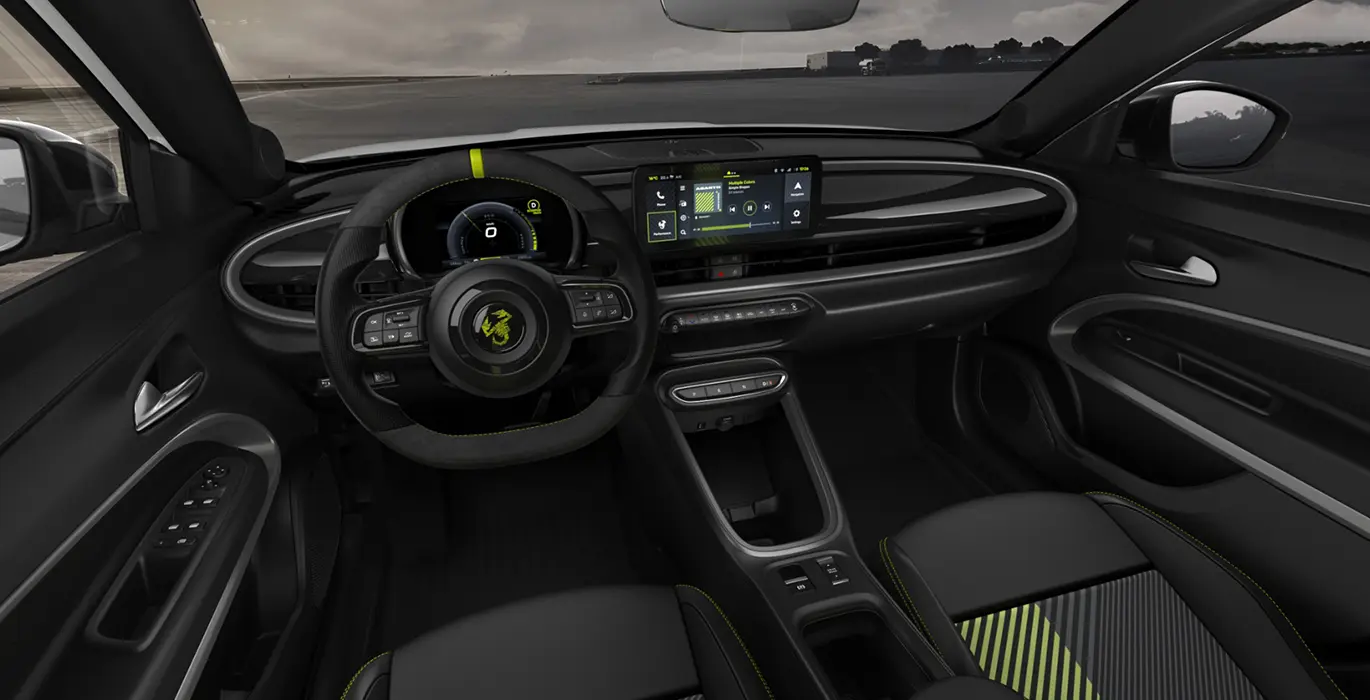 Abarth 600e Turismo 3 Abarth 600e Turismo interior delantera | Avanti Renting