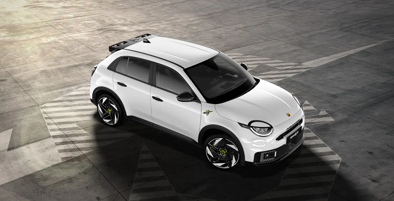 Abarth 600e Turismo 2 Abarth 600e Turismo lateral | Avanti Renting