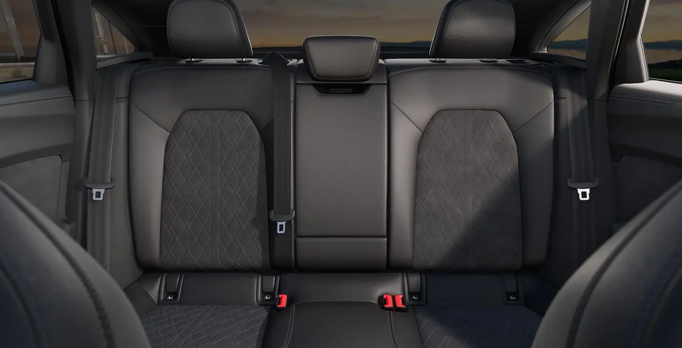 Audi A5 TDI 150kW 204CV Black Line interior trasera | Avanti Renting