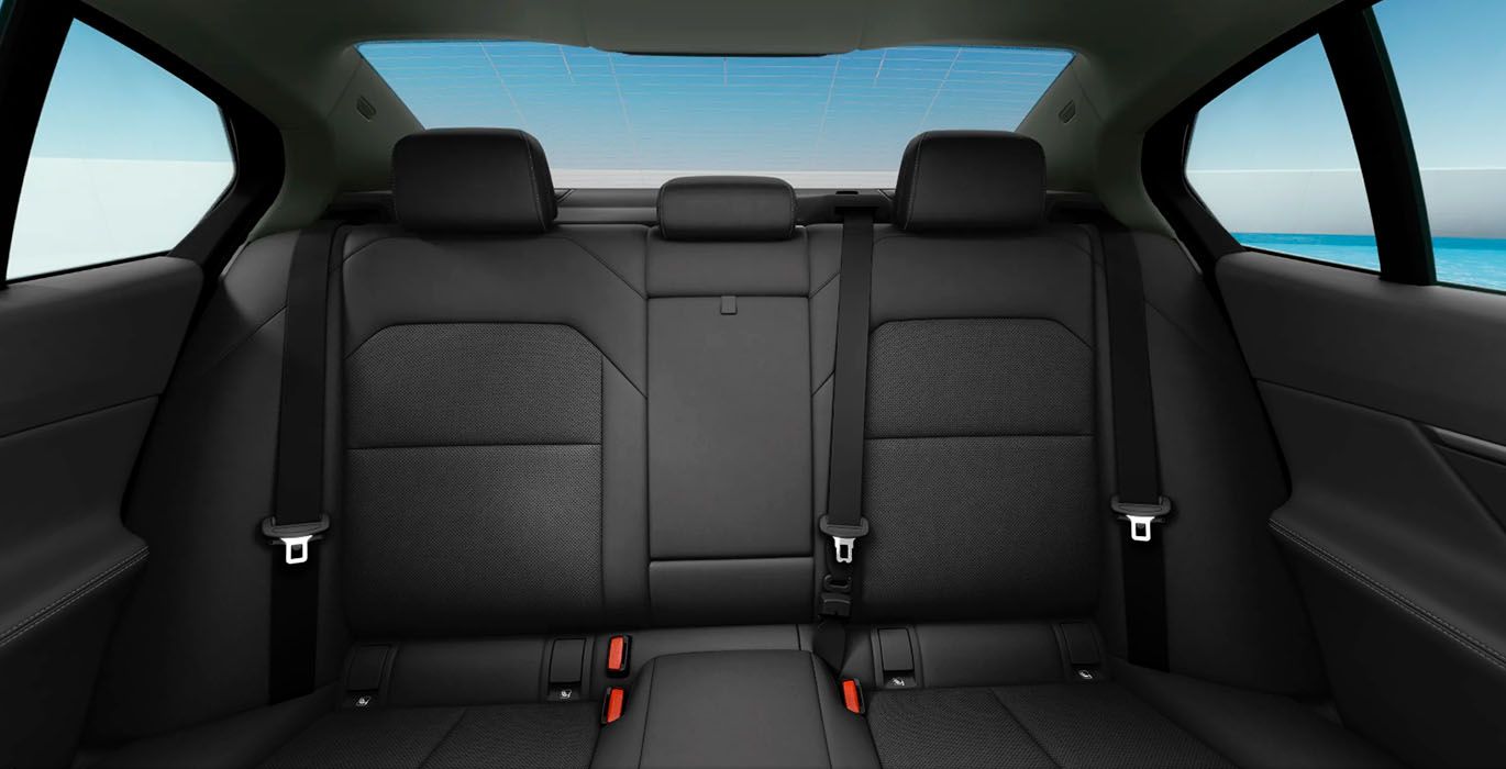 BMW Serie 5 520d 5 BMW Serie 5 520d nuevo interior trasera | Avanti Renting