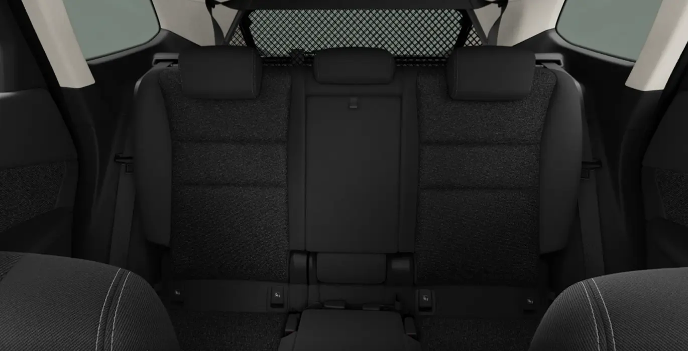BMW X1 sDrive 20i interior trasera | Avanti Renting