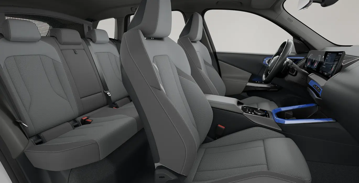 BMW X3 20d xDrive QS interior trasera | Avanti Renting