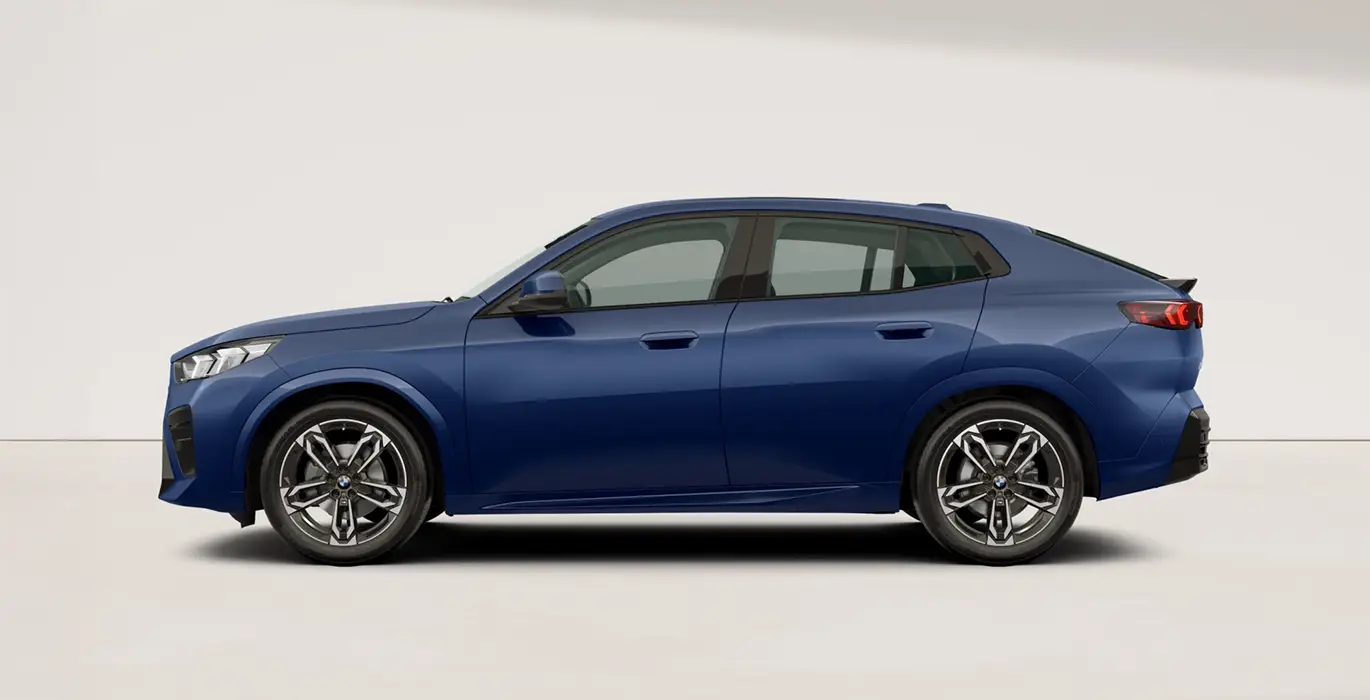 BMW ix2 eDrive20 azul lateral | Avanti Renting